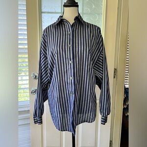 DeeCee vintage women’s size L bottom down long sleeve blouse. Silver and blue.